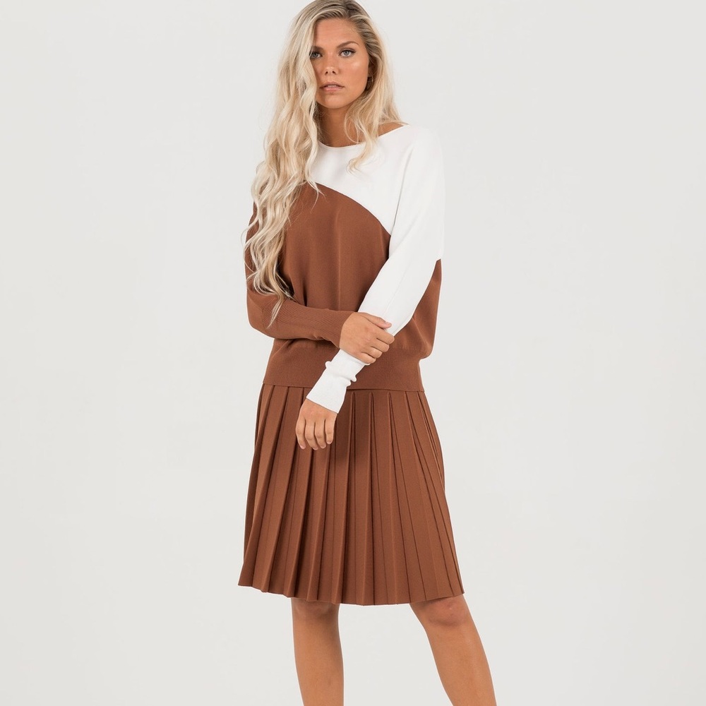 TWO PIECE SET, Pleated Wonder Skirt and Top SET  Cocoa White Sz L